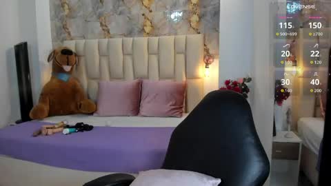 Snapshot of antonella_moon7 chatting on April 17, 2026, 4:37 am Antonella Moon 7 online show from April 17, 2026, 4:37 am