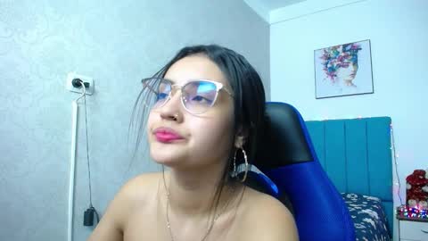 Antonella online show from December 6, 2024, 6:28 pm