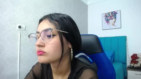 Antonella online show from December 20, 2024, 1:00 pm