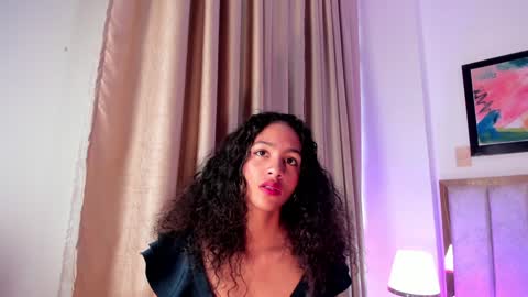 AntonellaHall  online show from January 24, 2025, 11:59 am