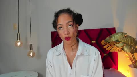 AntonellaHall  online show from March 8, 2025, 12:20 pm