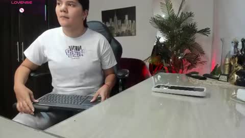 Snapshot of antonellariu chatting on July 12, 2026, 1:02 pm Antonella online show from July 12, 2026, 1:02 pm