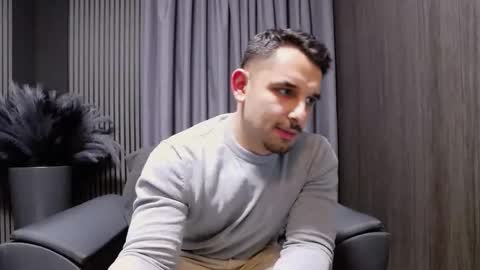 HI My name is Antonio online show from December 13, 2025, 7:53 pm