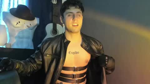 antonnello_ online show from October 8, 2025, 5:21 pm