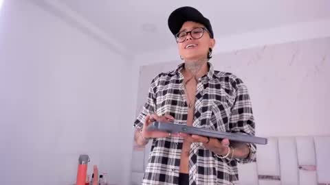 antony_d_ossa online show from April 22, 2026, 3:53 am