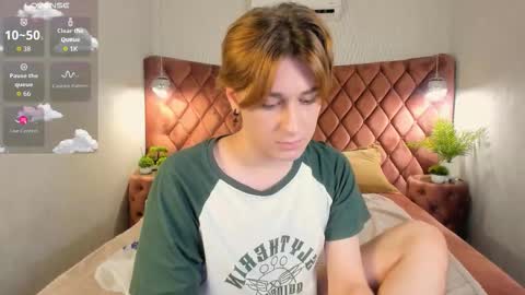 Snapshot of antonylewis chatting on November 17, 2025, 12:55 pm YummyTony online show from November 17, 2025, 12:55 pm