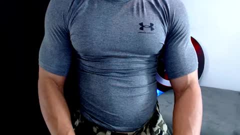 Instagram miguelangel1802  online show from February 3, 2026, 4:43 am