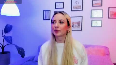 Snapshot of anttoniia chatting on February 11, 2025, 12:58 pm Antonia online show from February 11, 2025, 12:58 pm