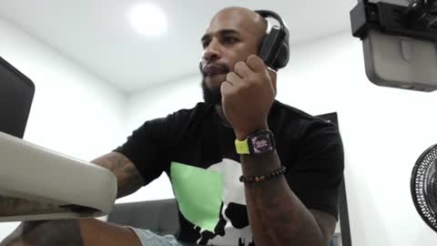 antwanblack11 online show from December 9, 2024, 3:18 am