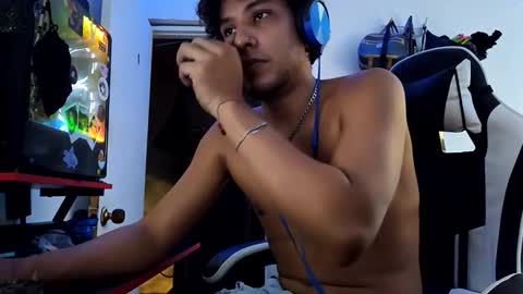 Snapshot of anuardhm chatting on October 7, 2025, 12:52 am AnuarDHM online show from October 7, 2025, 12:52 am