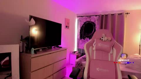 Snapshot of any_lol7 chatting on November 10, 2025, 6:18 pm Independent model online show from November 10, 2025, 6:18 pm