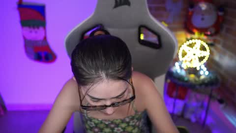 anya online show from December 13, 2024, 8:04 pm
