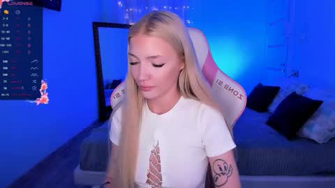 Snapshot of anyataylorr chatting on October 3, 2025, 4:42 am Anya online show from October 3, 2025, 4:42 am