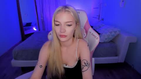 Anya online show from November 22, 2025, 2:32 am