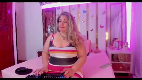 Anyela  online show from June 14, 2026, 3:19 am