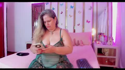 Anyela  online show from June 17, 2026, 4:04 am