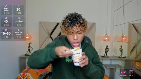 anyelotwink online show from April 29, 2026, 4:38 am