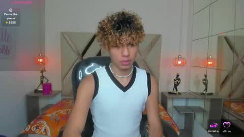 anyelotwink online show from April 30, 2026, 4:30 am