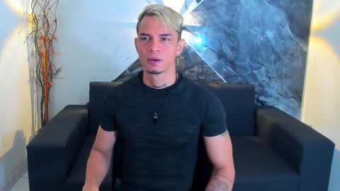Snapshot of anzelott chatting on February 10, 2025, 1:11 pm Anzelott online show from February 10, 2025, 1:11 pm