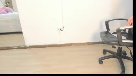 Aome online show from November 5, 2025, 8:20 pm