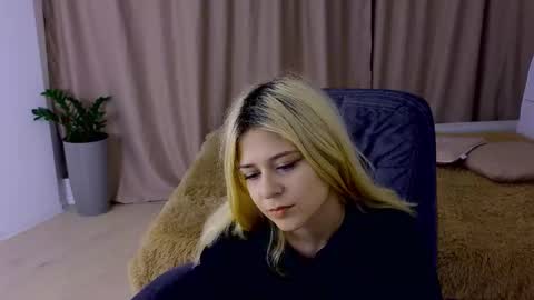 ApheliaStar online show from November 29, 2025, 3:37 pm