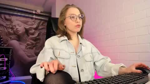 Snapshot of aphexqueen chatting on September 19, 2025, 9:22 am APHEX QUEEN online show from September 19, 2025, 9:22 am