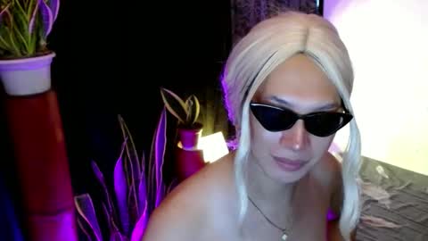 Snapshot of aphr0dite_x chatting on December 3, 2024, 6:06 pm Roman Goddess online show from December 3, 2024, 6:06 pm