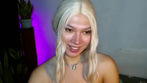 Snapshot of aphr0dite_x chatting on December 7, 2024, 11:18 am Roman Goddess online show from December 7, 2024, 11:18 am