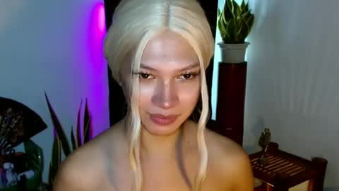 Snapshot of aphr0dite_x chatting on December 8, 2024, 11:46 am Roman Goddess online show from December 8, 2024, 11:46 am