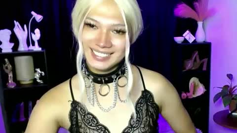 Snapshot of aphr0dite_x chatting on February 18, 2025, 12:04 am Roman Goddess online show from February 18, 2025, 12:04 am