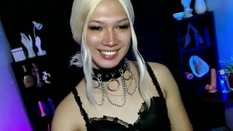 Snapshot of aphr0dite_x chatting on March 4, 2025, 12:01 pm Roman Goddess online show from March 4, 2025, 12:01 pm