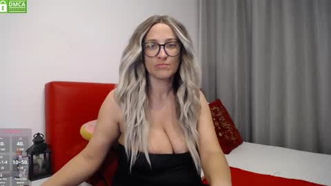 Snapshot of aphrodite32 chatting on January 22, 2025, 5:05 am Sarah online show from January 22, 2025, 5:05 am