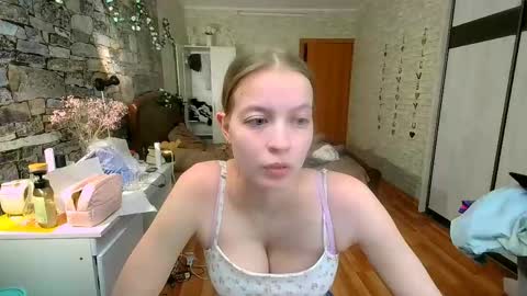 Snapshot of aphrodite_wow_ chatting on May 1, 2026, 1:05 pm Aphrodite online show from May 1, 2026, 1:05 pm
