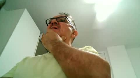 Snapshot of apixaba chatting on September 28, 2025, 9:20 pm furry bear online show from September 28, 2025, 9:20 pm