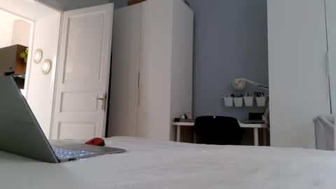 Snapshot of apollobest77 chatting on October 20, 2025, 11:43 am apollobest77 online show from October 20, 2025, 11:43 am