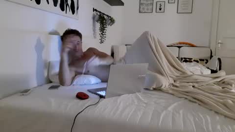 Snapshot of apollobest77 chatting on October 29, 2025, 5:36 pm apollobest77 online show from October 29, 2025, 5:36 pm