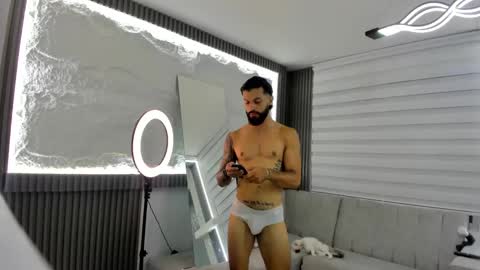 Snapshot of apolo_bianco_ chatting on February 23, 2025, 3:35 am APOLO online show from February 23, 2025, 3:35 am