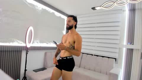 Snapshot of apolo_bianco_ chatting on February 25, 2025, 5:08 am APOLO online show from February 25, 2025, 5:08 am