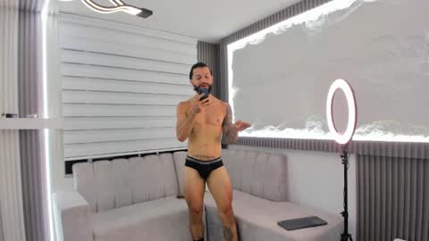 Snapshot of apolo_bianco_ chatting on February 26, 2025, 4:47 am APOLO online show from February 26, 2025, 4:47 am