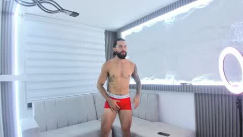 Snapshot of apolo_bianco_ chatting on March 9, 2025, 1:35 am APOLO online show from March 9, 2025, 1:35 am