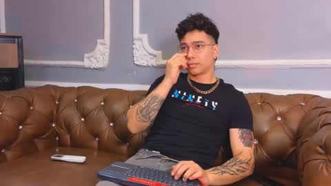 Snapshot of apolo_burton chatting on September 22, 2025, 5:48 pm APOLO online show from September 22, 2025, 5:48 pm