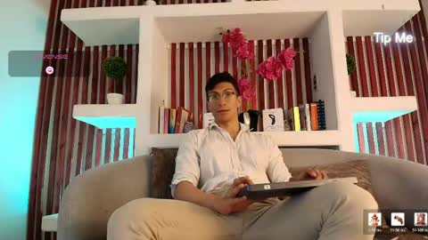 apolo_crus online show from April 19, 2026, 3:06 am