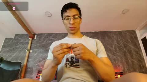 apolo_crus online show from April 29, 2026, 5:11 am