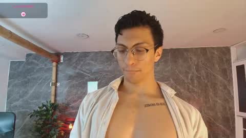 apolo_crus online show from May 14, 2026, 3:35 am