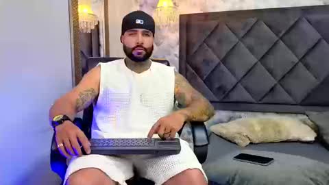 Snapshot of apolo_rousse chatting on September 20, 2025, 11:17 pm Apolo online show from September 20, 2025, 11:17 pm