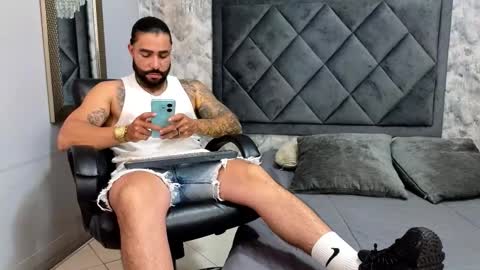 Snapshot of apolo_rousse chatting on September 21, 2025, 9:38 pm Apolo online show from September 21, 2025, 9:38 pm