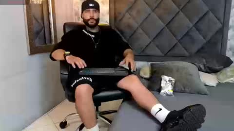 Snapshot of apolo_rousse chatting on September 22, 2025, 8:44 pm Apolo online show from September 22, 2025, 8:44 pm
