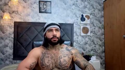 Snapshot of apolo_rousse chatting on October 4, 2025, 11:03 pm Apolo online show from October 4, 2025, 11:03 pm
