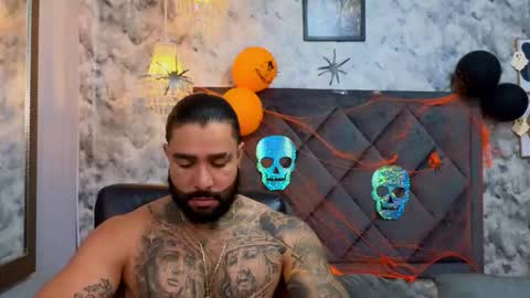 Snapshot of apolo_rousse chatting on October 12, 2025, 8:19 pm Apolo online show from October 12, 2025, 8:19 pm