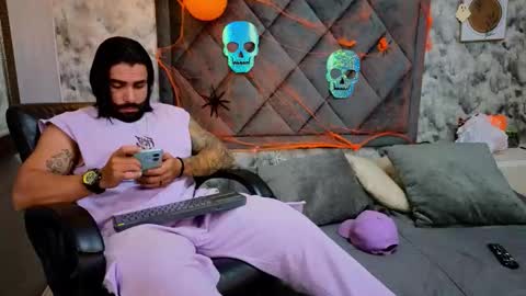 Snapshot of apolo_rousse chatting on October 15, 2025, 11:27 pm Apolo online show from October 15, 2025, 11:27 pm
